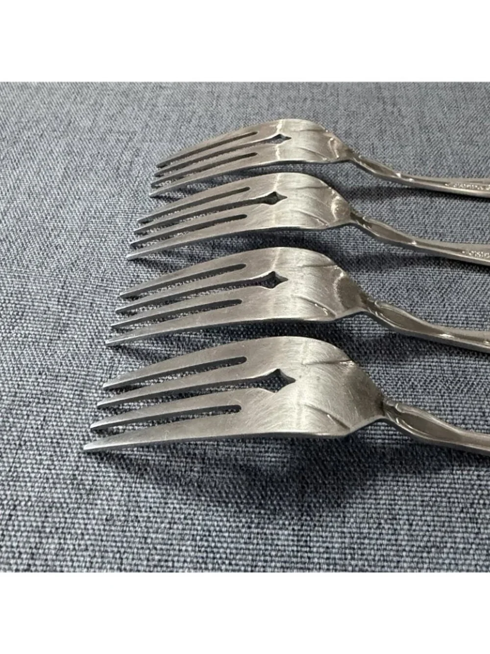 Set of 4 Oneida Cantata Glossy Salad Forks Stainless Flatware Community